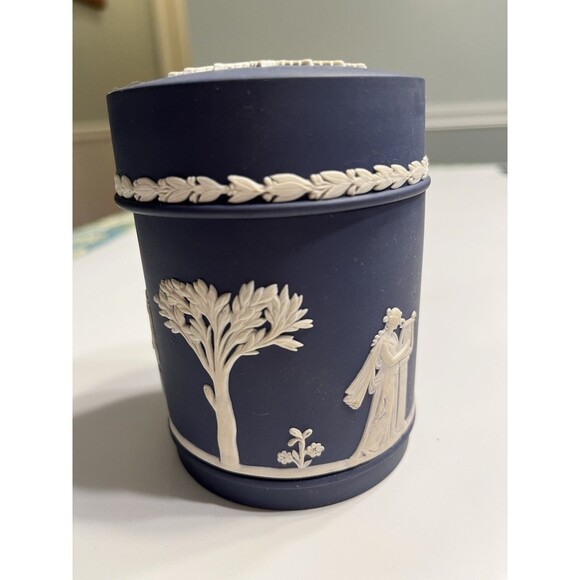 Wedgwood Dark Blue Jasperware Neoclassical 4” Lidded Tobacco Vanity Jar - Picture 1 of 15